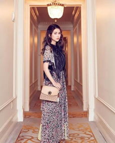 昆凌時裝周造型引爭議 毛草皮衣混搭印花裙，顯胖顯老引熱議